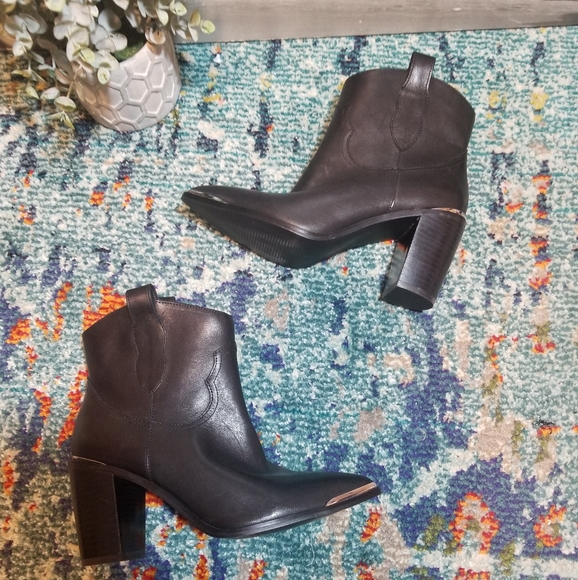 Steve Madden Shoes - NWOB Steve Madden Zora Boots size 7.5